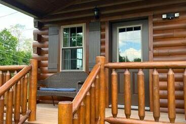 بنسيون Lincoln Log Cabins