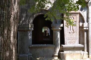 پانسیون Pottery House Sanahin