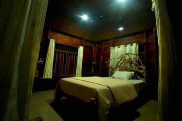 Курорт Pugmarks Jungle Lodge
