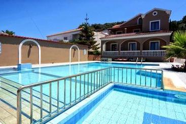 Maria S Beach Apartments