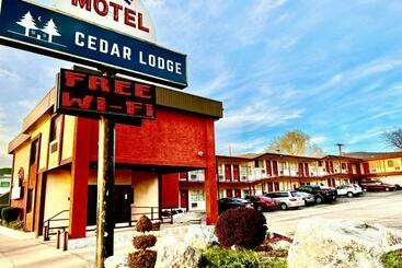 هتل Cedar Lodge