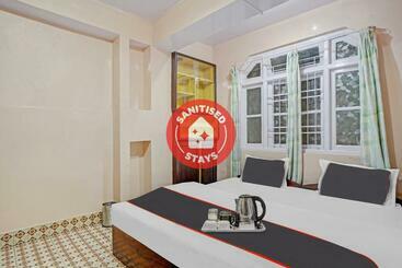 בית מלון כפרי Capital O 88674 Queen S Heart