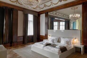 هتل Okresní Dům