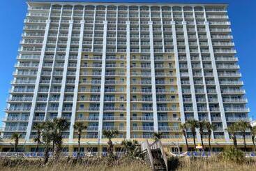 هتل آپارتمان Camelot By The Sea Ocean Front Condo