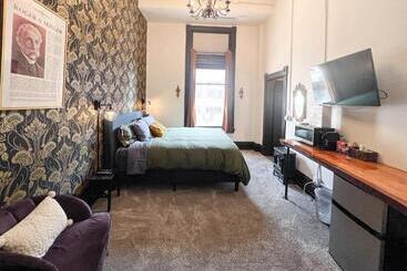 هتل The Oliver Inn