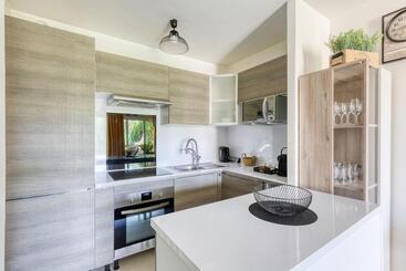 آپارتمانهای توریستها L éclat Verdoyant De Noisy   Jardin