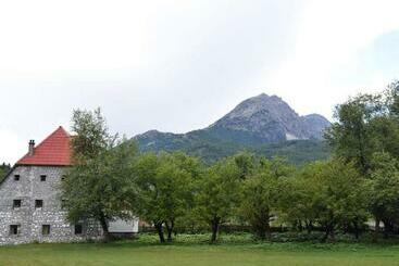 تختخواب و صبحانه Guesthouse Jezerca