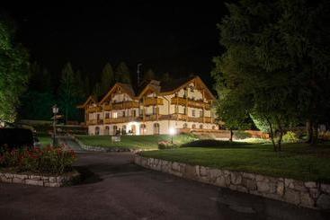 Holidays Dolomiti Apartment Resort