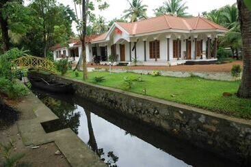 בית מלון כפרי Coconut Creek Farm & Home Stay