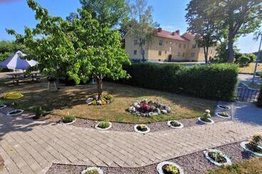 ツーリストアパートメント Lägenhet I Borgholms Villa