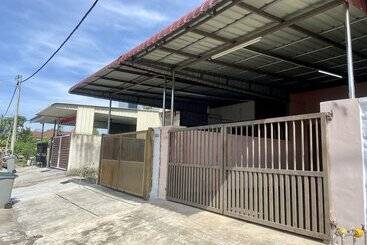 فندق Oyo Home 90382 Chaah Homestay 2