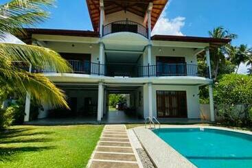 פנסיון Villa Riverside