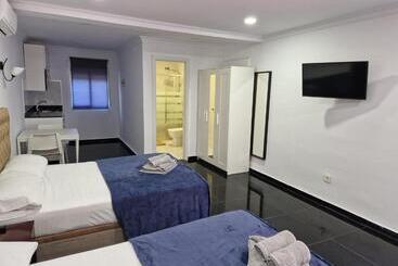 هتل آپارتمان Villa Costa Marbella