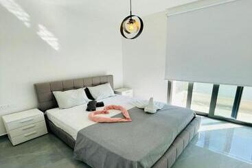 آپارتمانهای توریستها By The Beach Villa 12