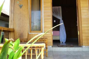 Пансион Friend House Stay & Surf