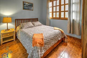 آپارتمانهای توریستها Beachfront Villa Sea Breeze W Ac And Pool