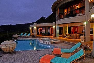 Bezweni Lodge