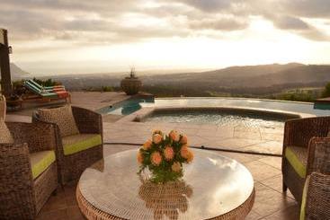 Bezweni Lodge