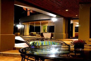 Bezweni Lodge