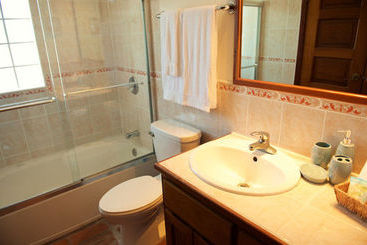هتل Isla Bonita Yacht Club