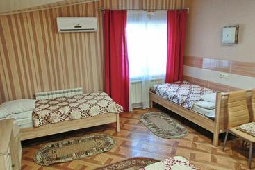 هتل Khutorok