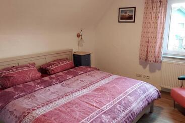 관광객 아파트 Gemütliche Ferienwohnung Auf 2 Etagen Mit Dachterrasse