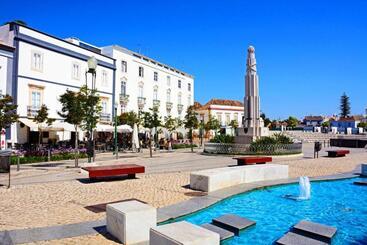 آپارتمانهای توریستها Perogil Suites Girassolelegant Room With Pool