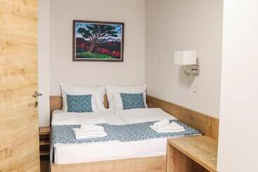 آپارتمانهای توریستها Grand Park Rooms & Apartments