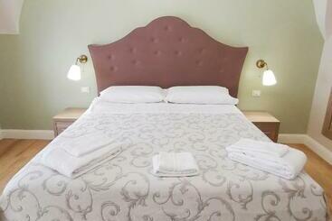 تختخواب و صبحانه Opera Relais 85