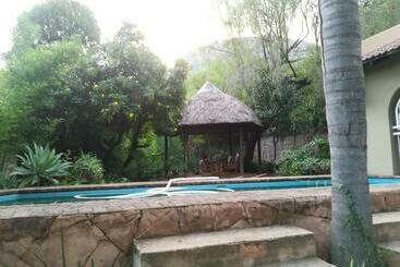 پانسیون Harties Lake House   10 Sleeper Hartbeespoort Dam