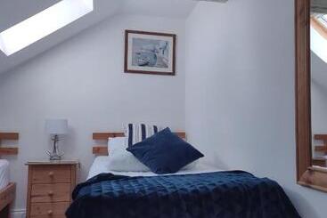 آپارتمانهای توریستها Cheerful Fisherman,s Cottage