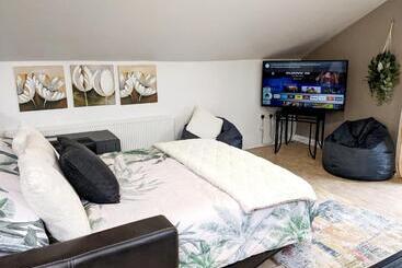 شقق خاصة سياحية Forest View Impeccable Two Bedroom House