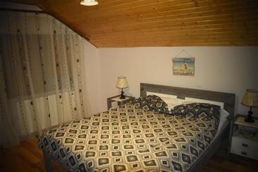 بنسيون Casa Smeilor Horezu