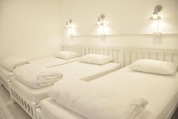 Zleepinezz Hostel