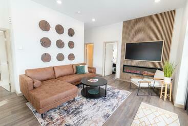 فندق على الطريق Colony Suites