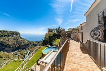 تختخواب و صبحانه Villa Amì