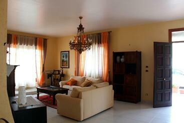 تختخواب و صبحانه La Casa Di Bia