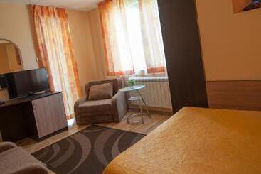 פנסיון Guest House Lidia