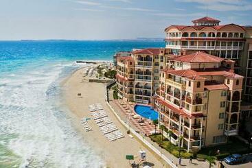 استراحتگاه Atrium Beach Hotel   All Inclusive