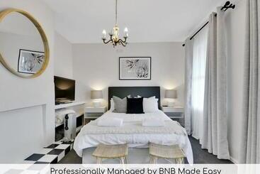 דירות לתיירים Clinton Cottage 1860s Heritage Home Walk To Cbd