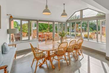 游客公寓 Luxury Home With Large Garden   The School House