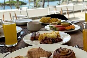 هتل Barracuda Inn Resort