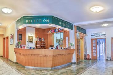 Lipa Hotel és étterem