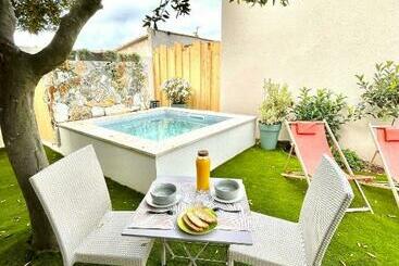 ツーリストアパートメント Studio Piscine Balnéo Chauffée
