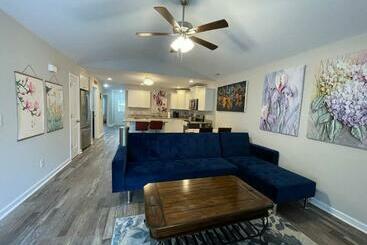ツーリストアパートメント Sleep 10, New Construction Home, Half Mile To Beach, 3 Bd 2 Ba, 6 Beds