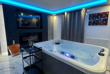 شقق خاصة سياحية La Casa De Lové Suite Jacuzzi