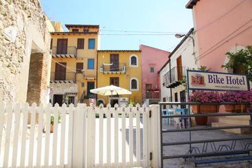 هتل Case Albergo Al Cortiletto