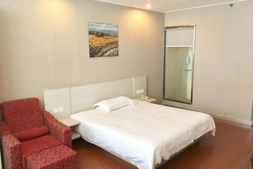 בית מלון כפרי Elan Inn Taicang Wuyang Plaza