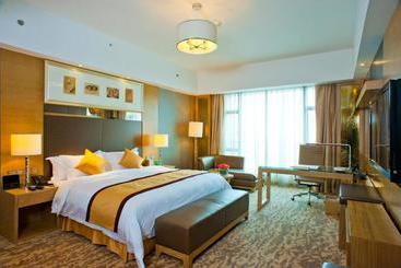 هتل Sovereign  Zhanjiang