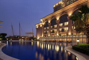 هتل Sovereign  Zhanjiang